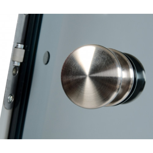 Uppgradera till knopphandtag i metall gäller för bastudörr med aluminiumkarm