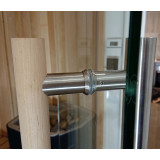 Handtag 900 mm till glasdörr bastu, svart utsida och trä insida bastu